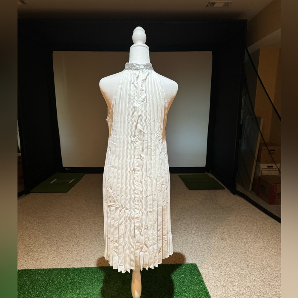 NWOT Pleated Halter Dress In White Size Medium Silver Sequins Around Neck - Picture 6 of 9